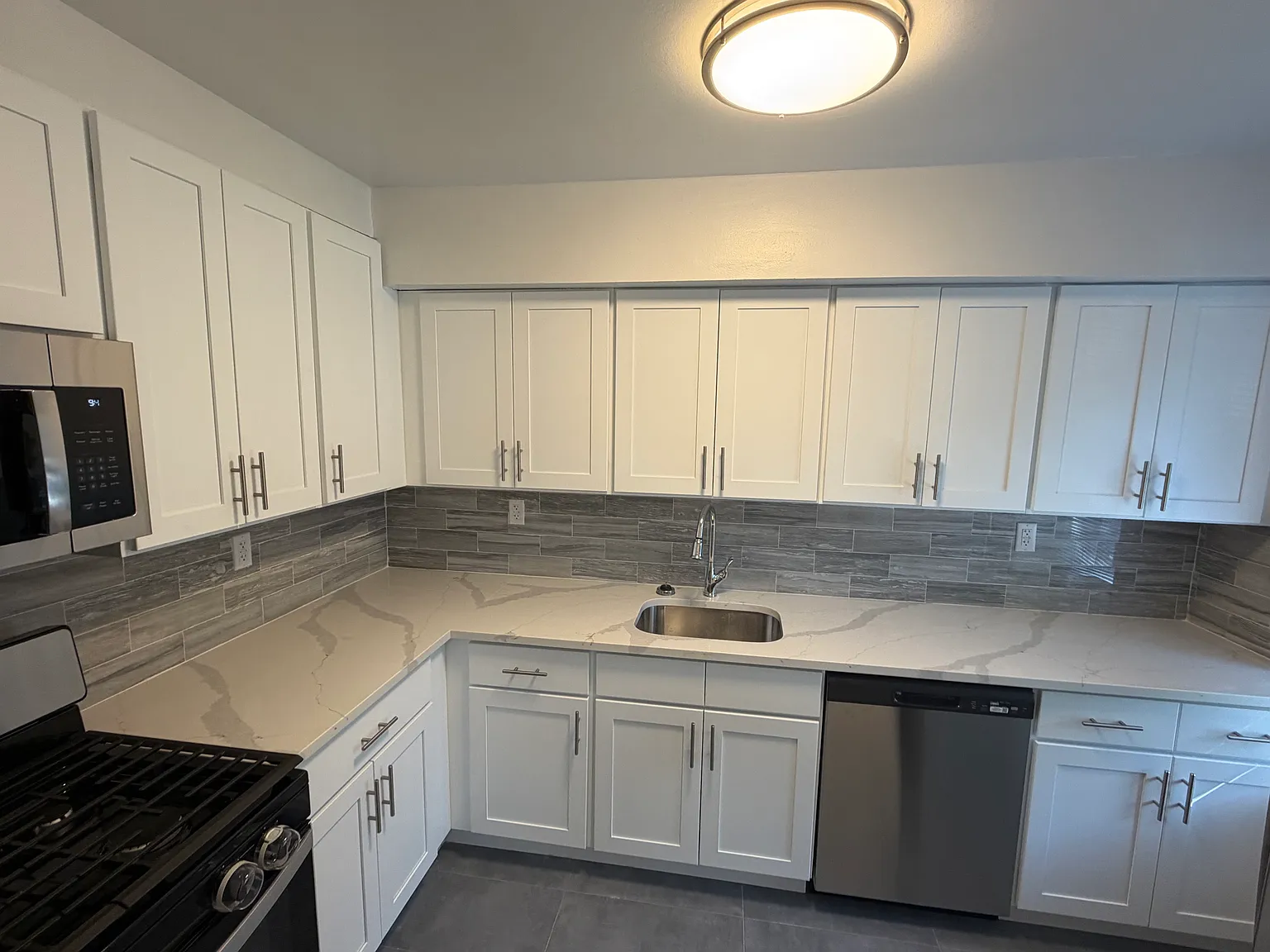 190th Ln, Fresh Meadows — Photo 4