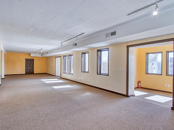 4th image of 806 Ange St