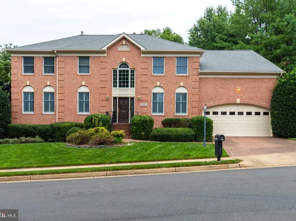 1954 Horse Shoe Dr, Vienna, VA 22182
