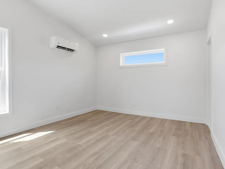 1425 Hallie St — Photo 10