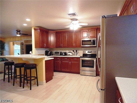 4th image of 1120 SE 33rd Ter