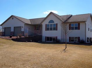 W8009 Parker Dr, Pardeeville, WI 53954