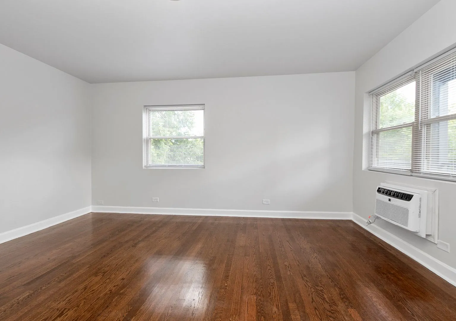 7635 S. Coles Avenue — Photo 3