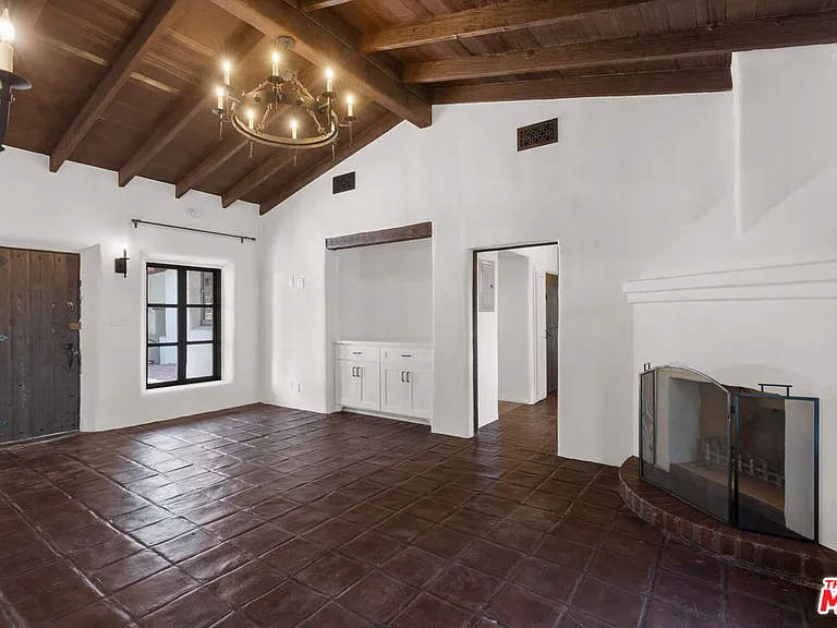 1300 N Harper Ave — Photo 12