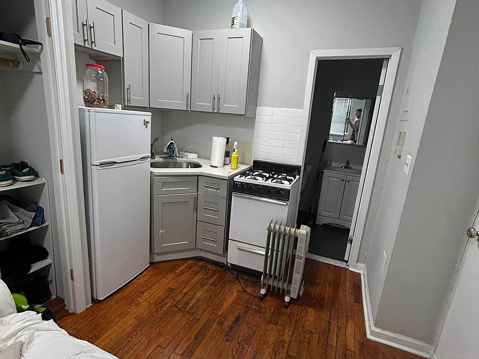 1st image of 324 E 8th St APT 1C