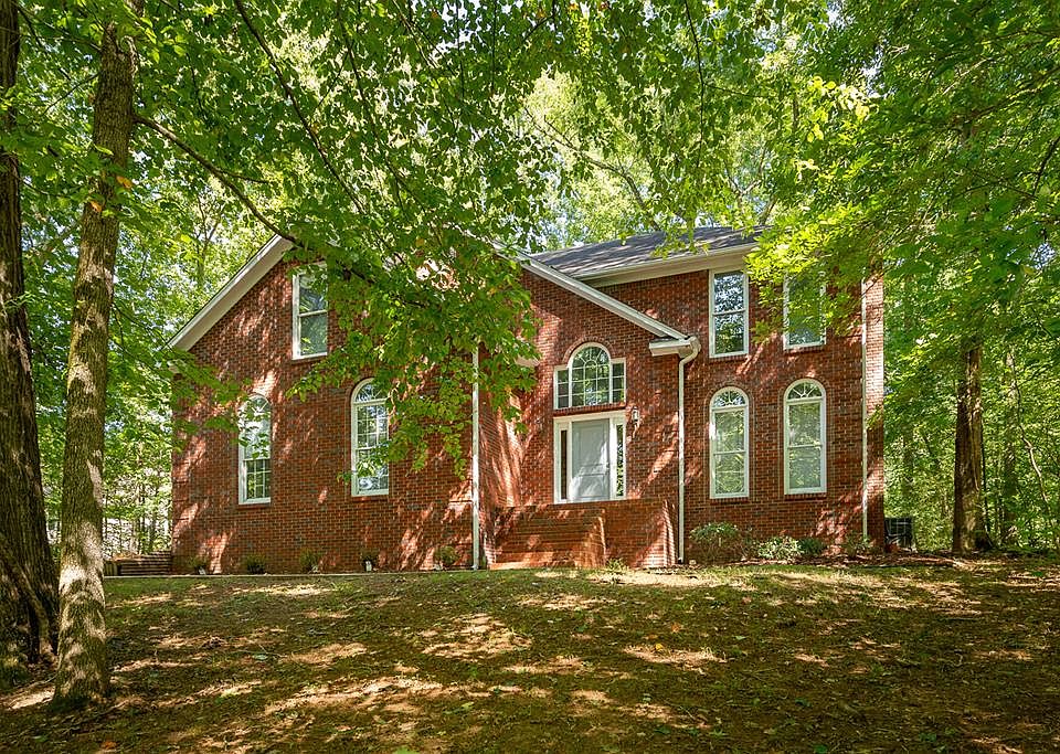 1st image of 262 Creekside Dr