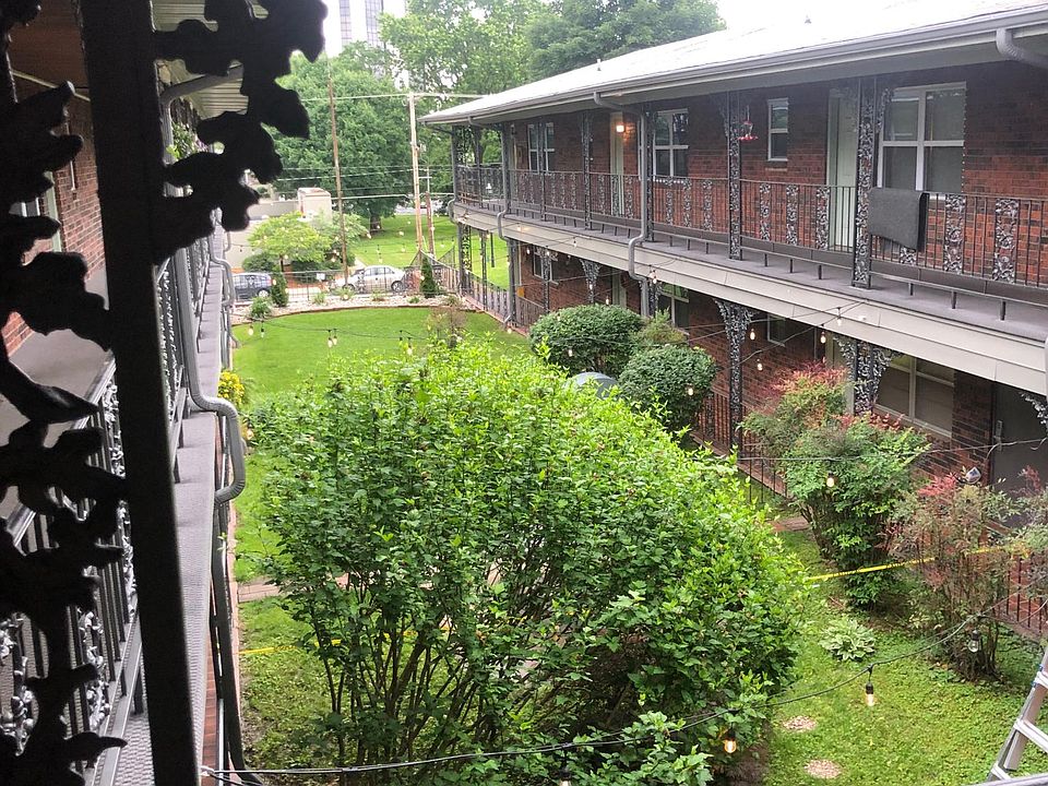 2nd image of 936 E Walnut St