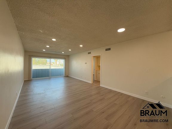 5th image of 6041 Whitsett Ave APT 302