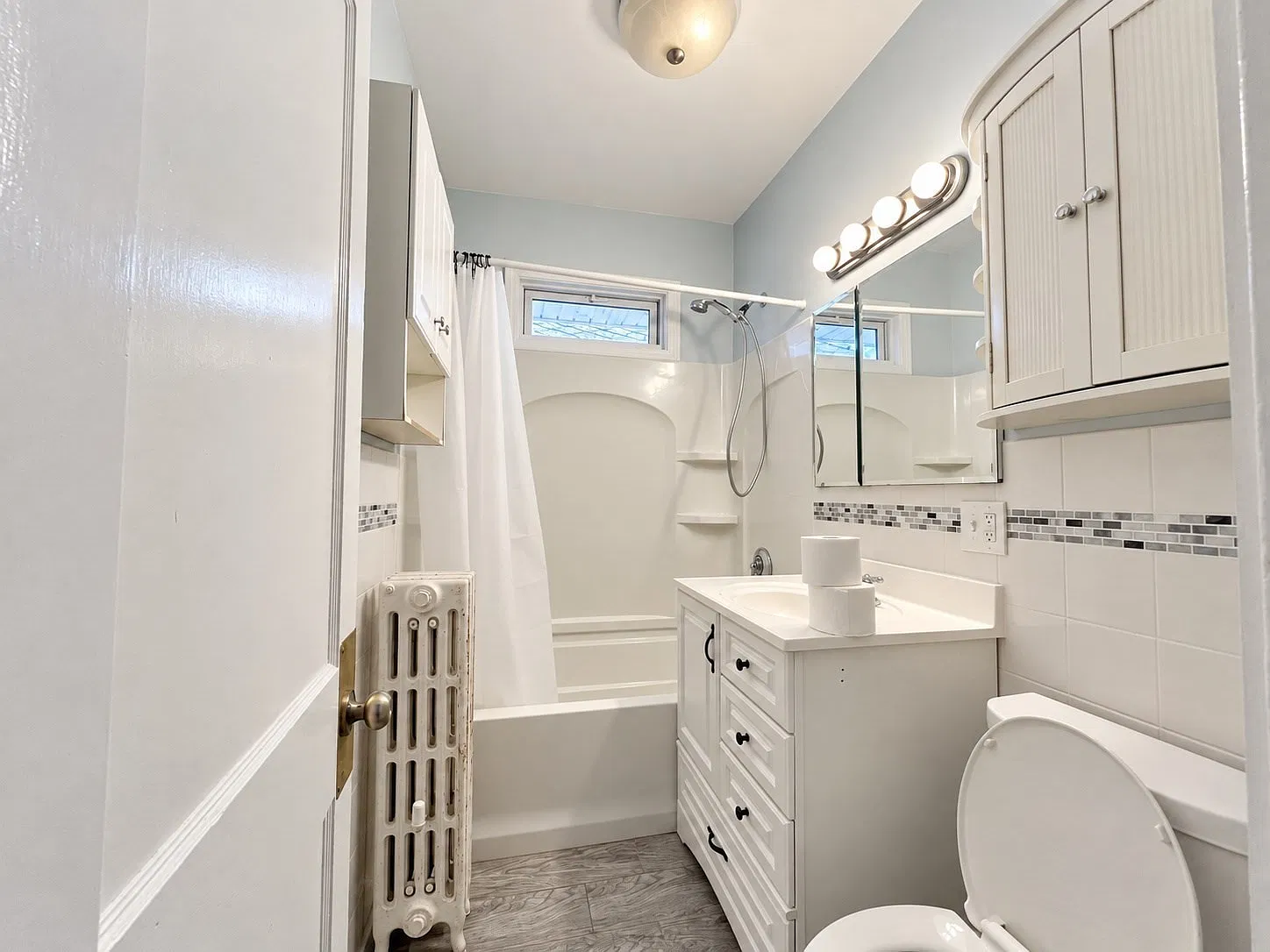 4 bed, 2.0 bath, 2000 sqft, $3,700 — Photo 4