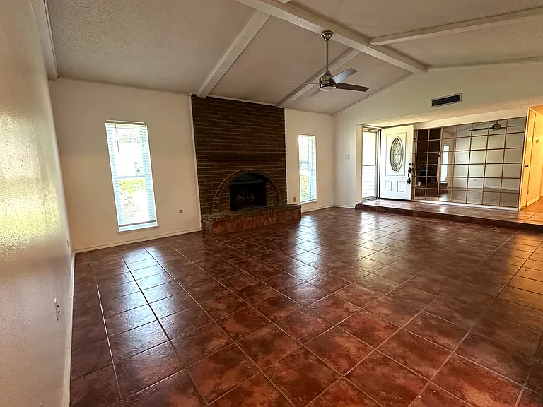 3817 Commonwealth Dr — Photo 3