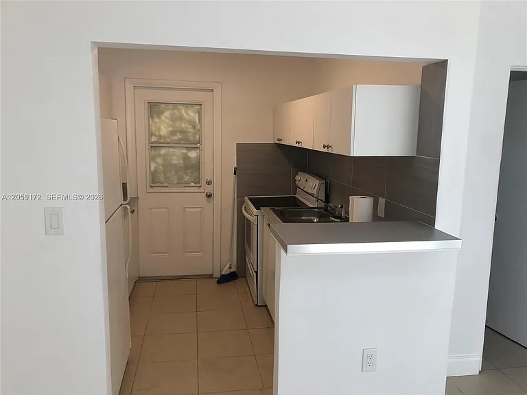 5647 Hayes St #A — Photo 11
