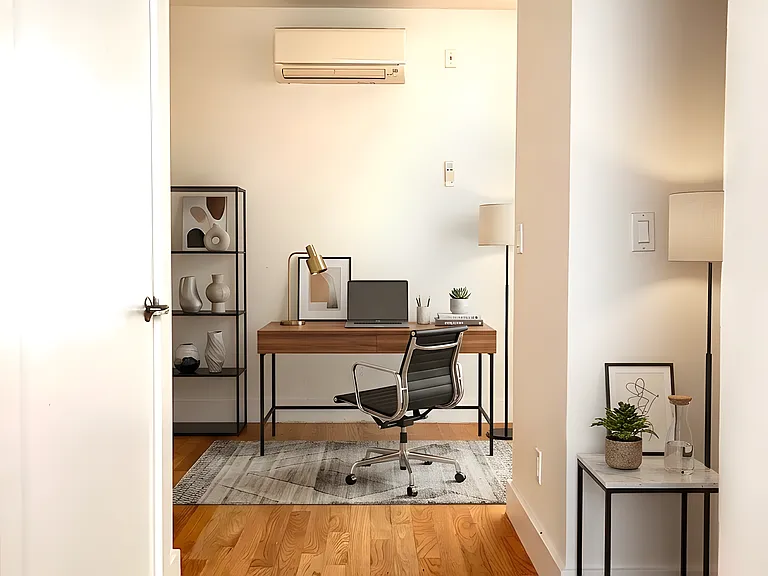 2304 Jackson Ave #2R — Photo 4