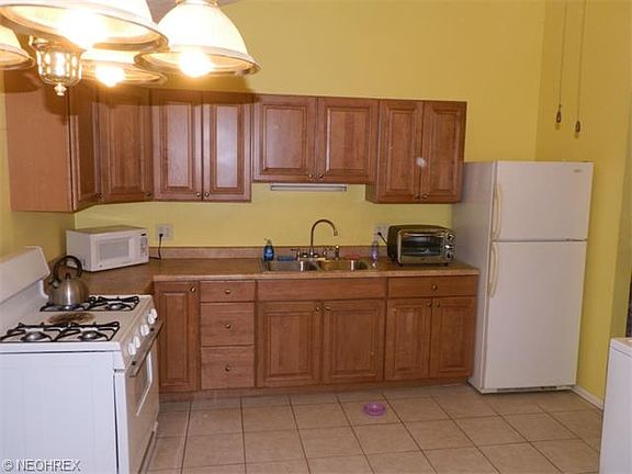 5th image of 2722 Bainbridge St