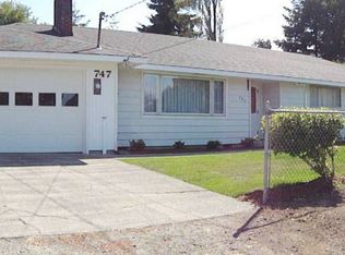 747 Lewis St, North Bend, OR 97459