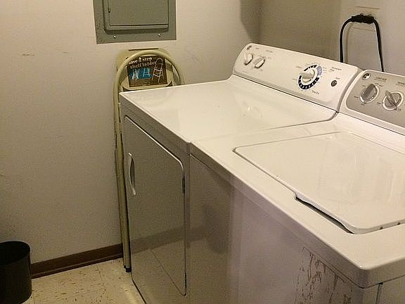 4th image of 661 Cross Creek Dr W APT C