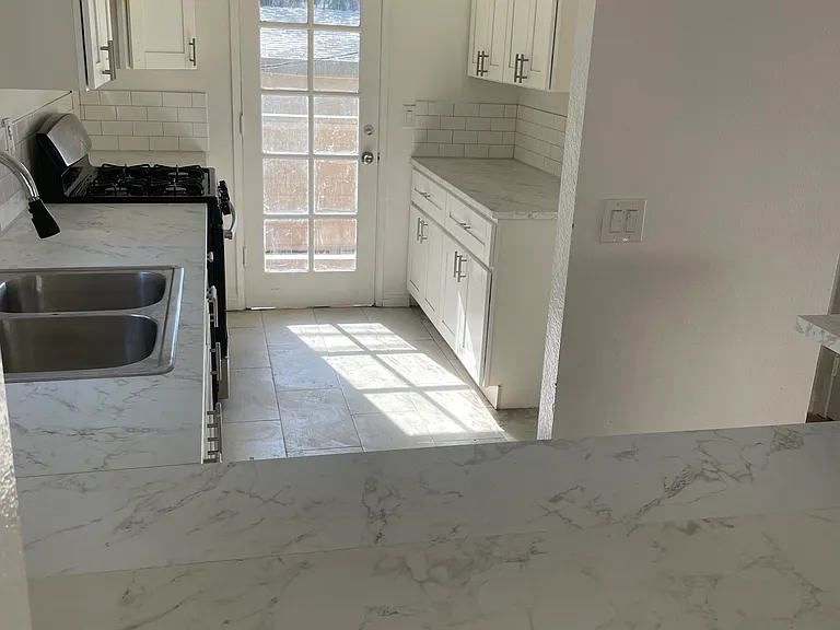 313 E Pine St #9 — Photo 3