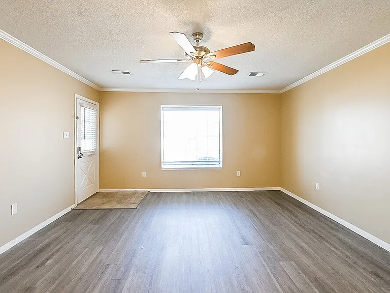 9150 Belmont Dr — Photo 4