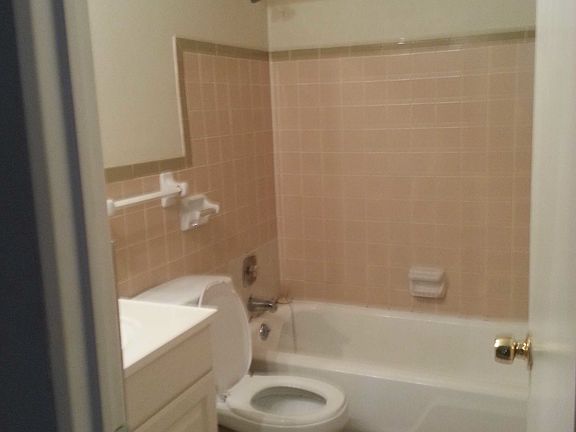 5th image of 7230 Southwest Ave APT 15