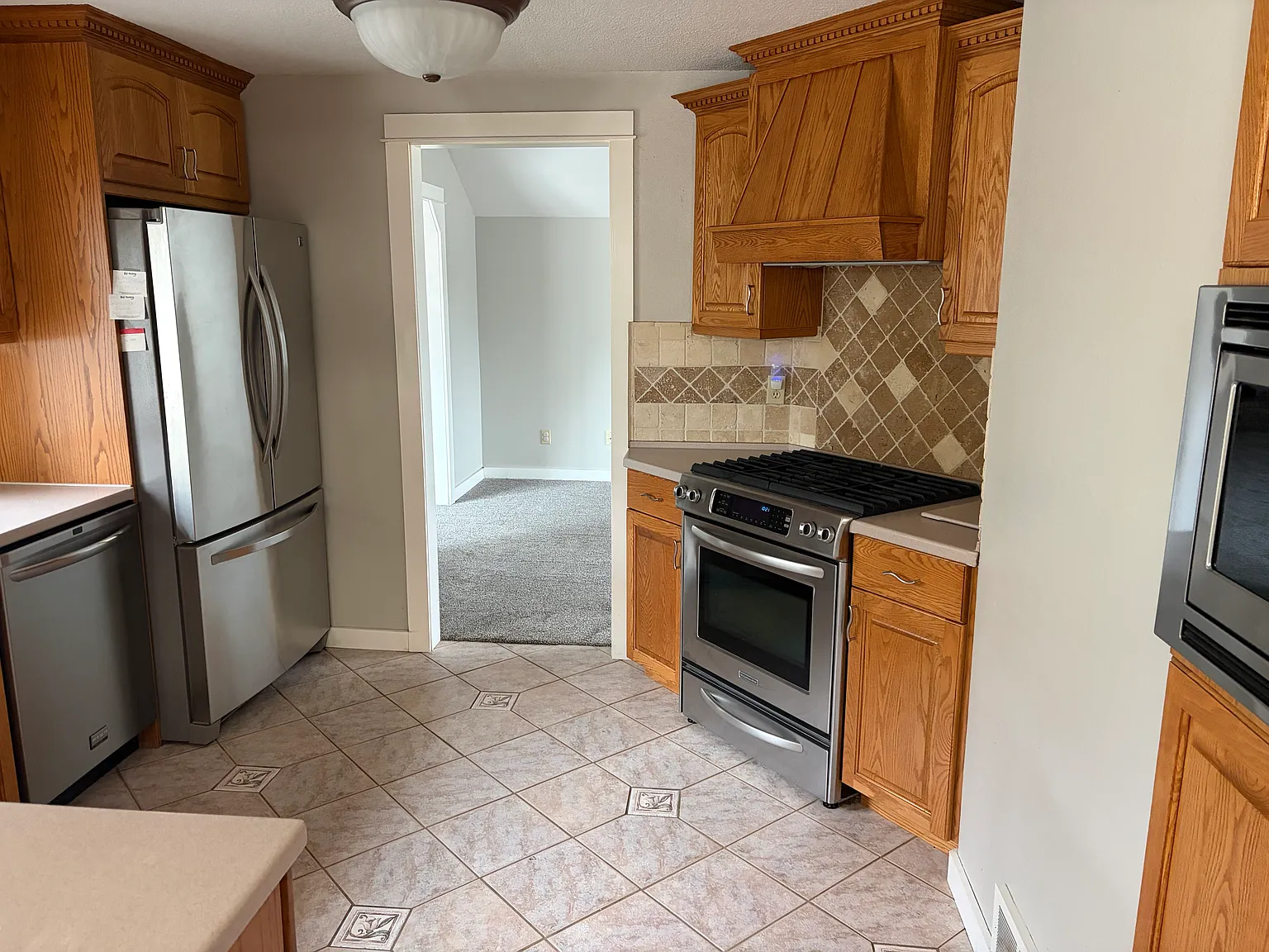 5 bed, 2.5 bath, 2240 sqft, $3,250 — Photo 3