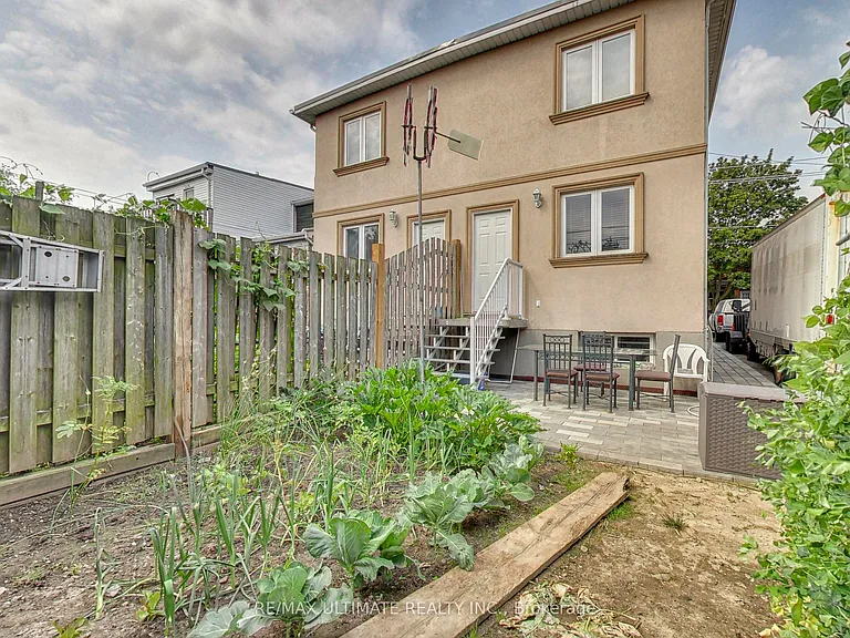 19 Glenora Ave #UPPER — Photo 29