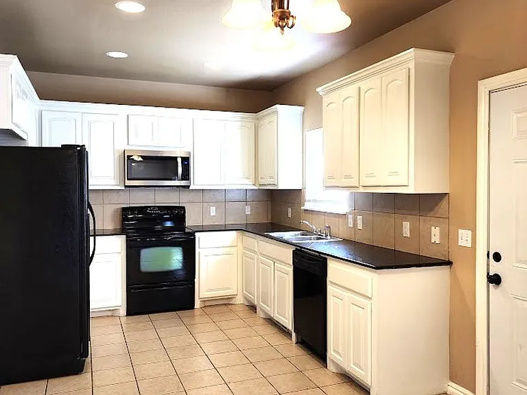 13705 & 13707 Oxford Dr — Photo 14