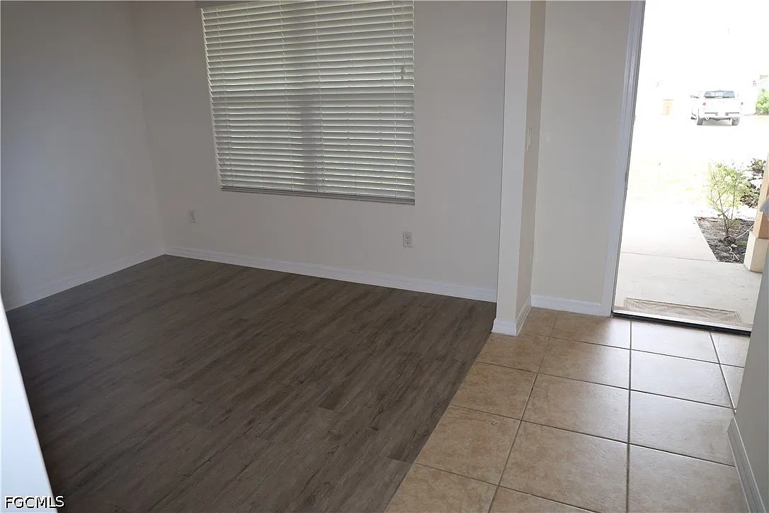 5 bed, 2.5 bath, 2848 sqft, $2,400 — Photo 3
