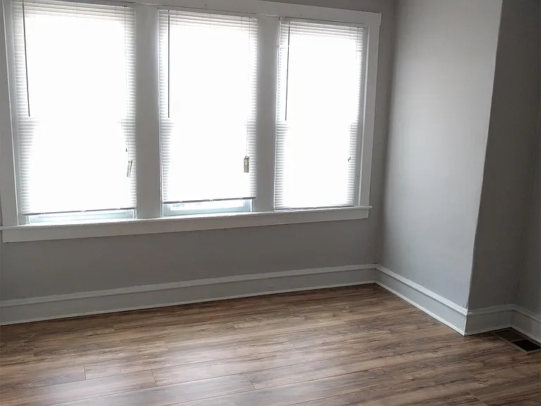 6005 N Woodstock St — Photo 4