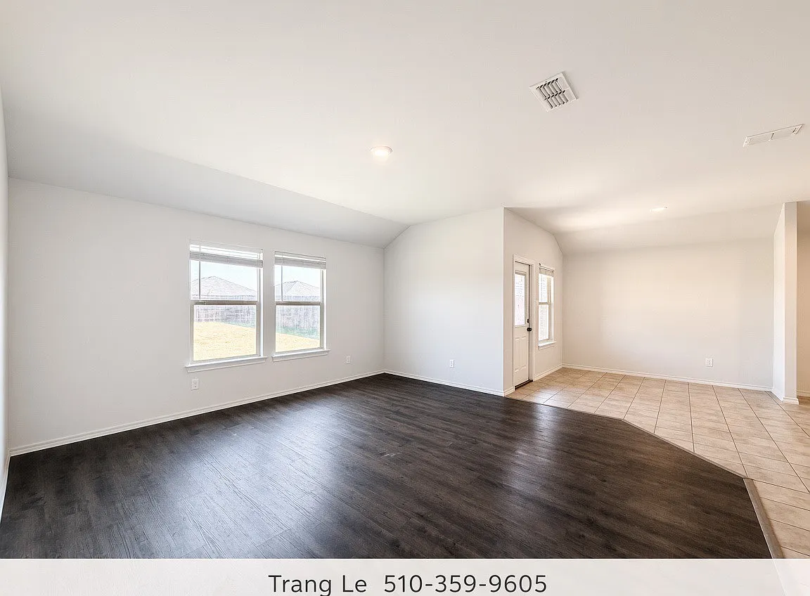 4 bed, 1836 sqft, $2,400 — Photo 2