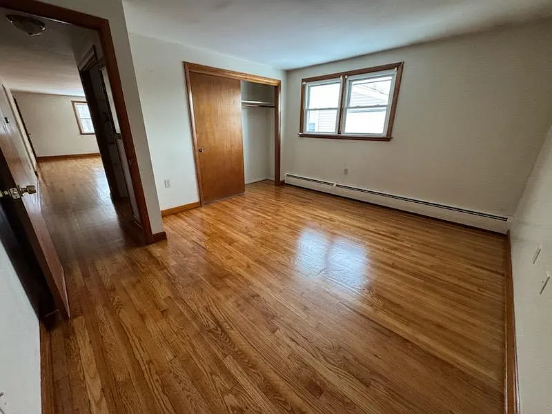 Master Bedroom (13.5 ft x 12.5 ft)