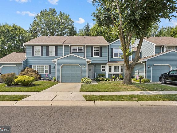 3rd image of 7 Fairfax Ct