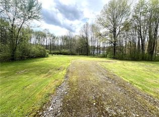 1972 Hercules Dr, Lake Milton, OH 44429