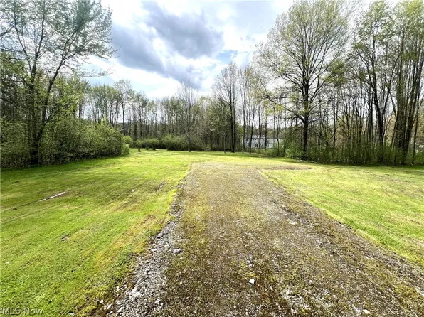 1972 Hercules Dr, Lake Milton, OH 44429