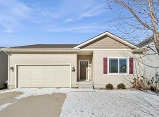 2434 River Meadows Dr, Des Moines, IA 50320