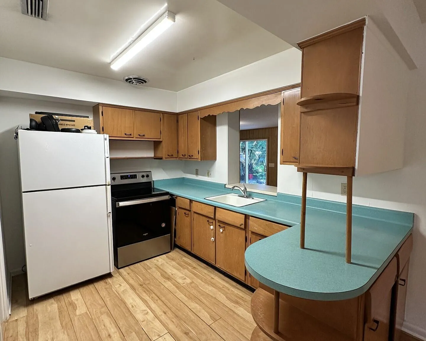 3 bed, 2.0 bath, 2248 sqft, $2,995 — Photo 4