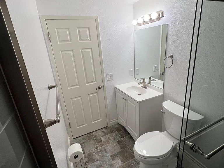 Master Bedroom Bathroom