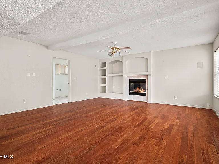 7481 Umbria Dr — Photo 25