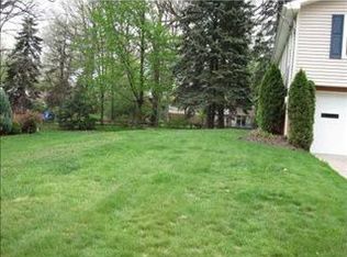221 Wessex Hills Dr, Coraopolis, PA