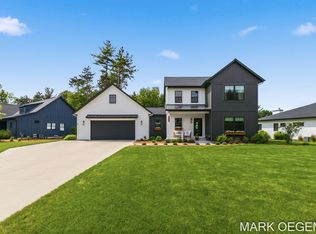 2721 Pinehill Dr, Holland, MI 49424