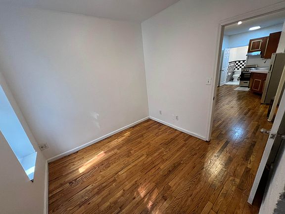 5th image of 447 W 37th St APT 1RW