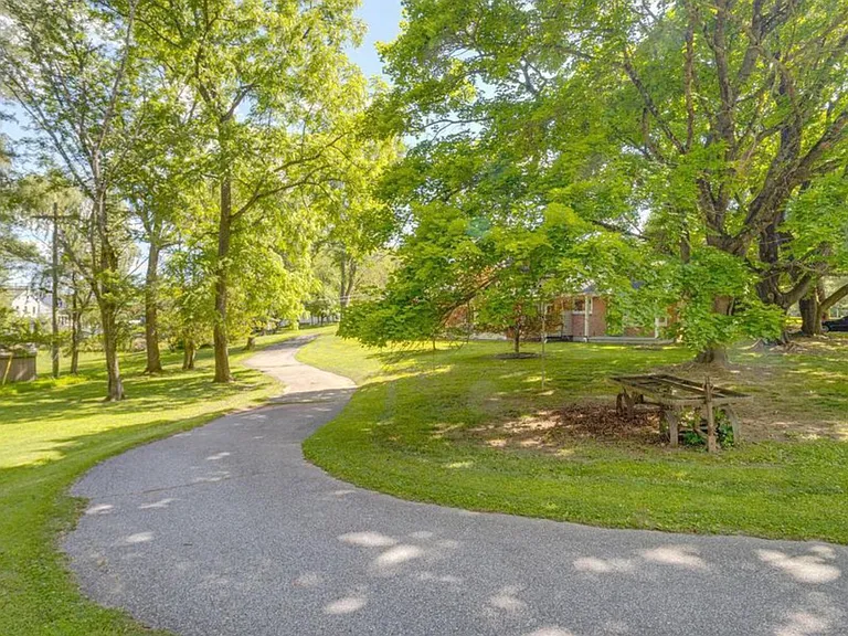 3401 Dogwood Dr — Photo 8