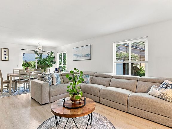 2nd image of 1607 Merritt Drive