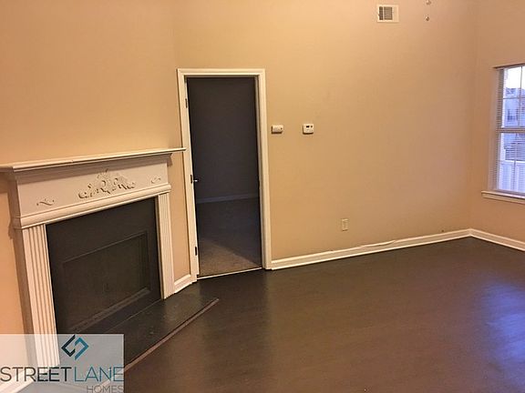 3rd image of 1070 Foxchase Ct