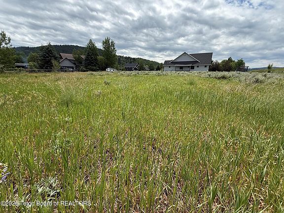 5th image of 536 Snake River Dr