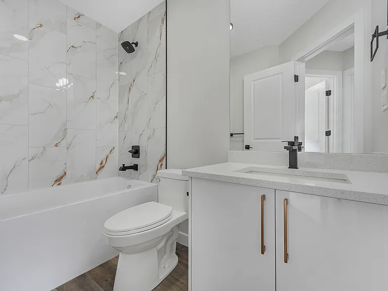 12021 95a St NW — Photo 37