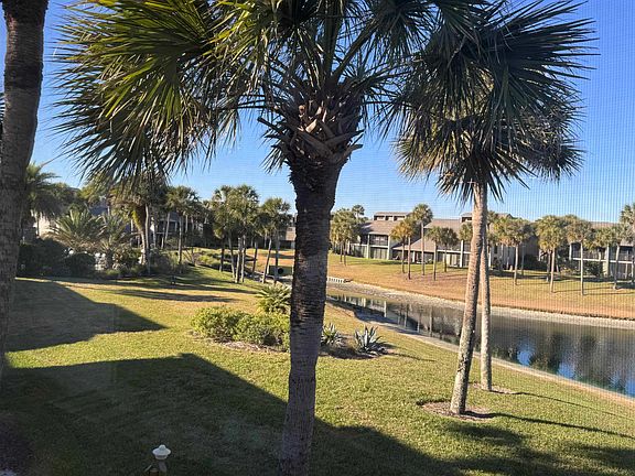2nd image of 25 Village Del Lago Cir