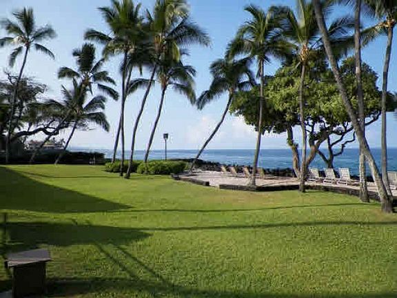 3rd image of 75-6100 Alii Dr APT D1
