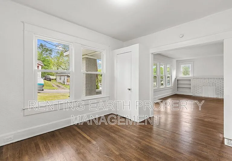 1724 30th St — Photo 12