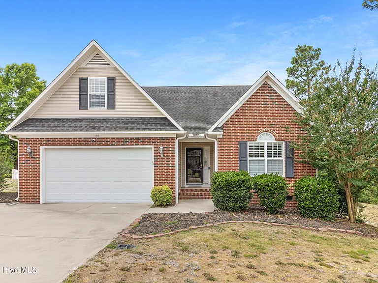 108 Camberly Ln — Photo 2