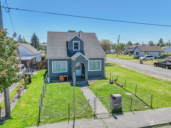 3rd image of 1421 Bay Avenue