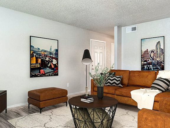 3rd image of 4001 Hamilton Cir #211